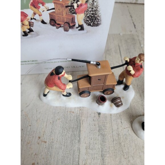 Dept 56 56335 Volunteer firefighters village accessory xmas - Picture 3 of 11